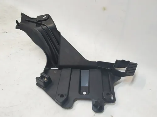 左 C 柱装饰支架（损坏）Tesla model Y 1516195-00-B