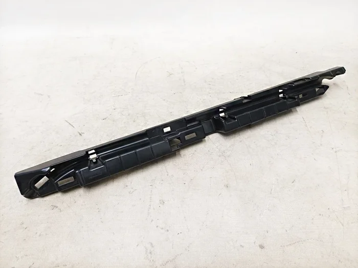 Проставка накладки порога переднього правого пластик Tesla model Y 1521705-99-A