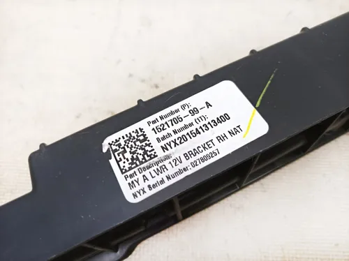 Проставка накладки порога переднього правого пластик Tesla model Y 1521705-99-A