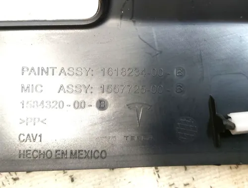 Накладка декоративна сидіння водія нижня права зовнішня Tesla model Y 1557725-00-E