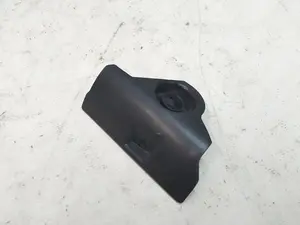 Кронштейн кріплення лівий лопаті люверса Tesla Model 3 1559787-00-A