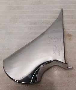 Finitura cromata staffa specchietto esterno inferiore destro con danni Tesla modello S, modello S REST 1041318-00-G