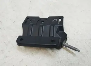 Кронштейн кріплення підкапотної накладки склоочисника з болтом для клем Tesla model Y 1706670-00-B