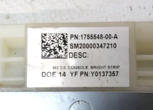 装饰性覆盖层上部镀铬中控台 Tesla model 3 1755548-00-A