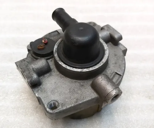 Sestava kartáče (kryt se vstupní armaturou) kompresor vzduchového odpružení WABCO Tesla model S REST, model X 1027911-00-H