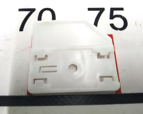 6 Кронштейн кріплення козирка сонцезахисного лівого Tesla model S, model S REST 1013831-00-E