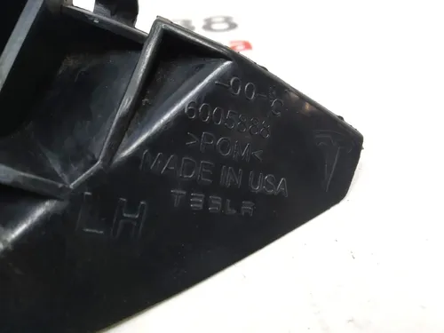 2 Left fender guide (shell) with damage Tesla model S, model S REST 1095495-00-A