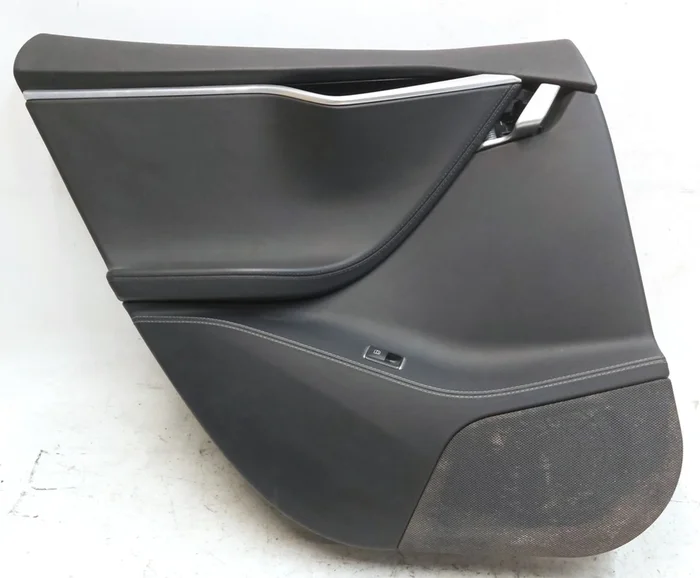 Bakre vänstra dörrkort LTHRA/LTHRA/PVCB SVART skadad Tesla modell S, modell S REST 6006133-14-L