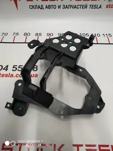 Кронштейн компресора (пластик) Tesla model S 6006404-00-C