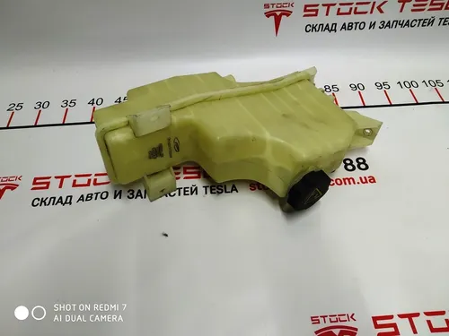 Vyrovnávací nádržka chladicí kapaliny Tesla model S 6007339-00-C