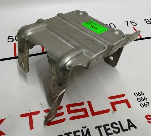 16 Кронштейн кріплення нагрівача батареї Tesla model S 6007355-00-C