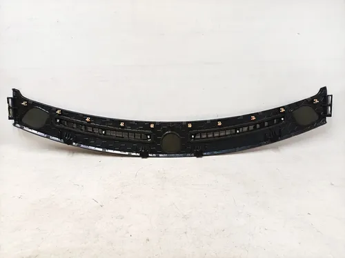 挡风玻璃导流板安装面板有腐蚀痕迹 Tesla model S、model S REST 6007510-00-G