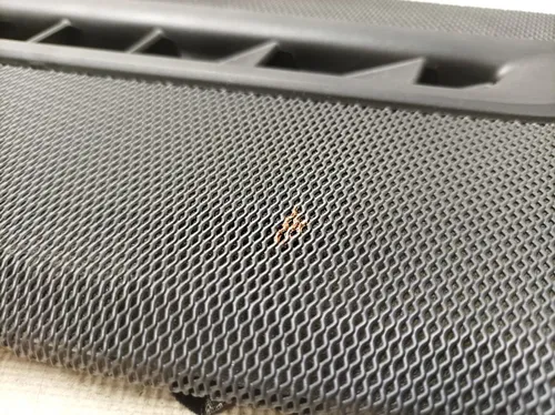 挡风玻璃导流板安装面板有腐蚀痕迹 Tesla model S、model S REST 6007510-00-G