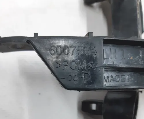 4 Support de fixation de pare-chocs arrière gauche endommagé Tesla model S, model S REST 1091986-00-B