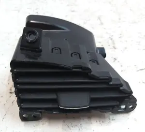 Vzduchové potrubí levého středového panelu spolujezdce s poškozením Tesla model S, model S REST, model X 1096879-00-B