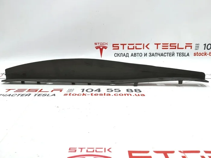 5 Задній молдинг (плавник) захисту двигуна правий малий Tesla model S 6008187-00-D