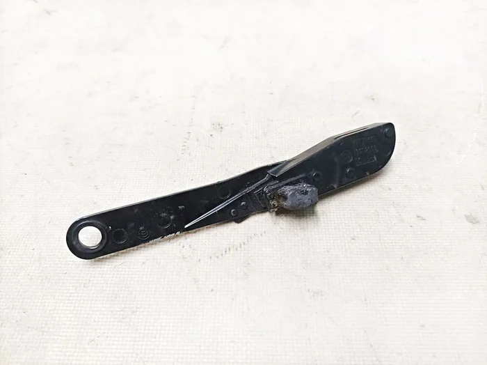 左后舱门导向支架有损坏 REV01 Tesla model S 6008676-00-H