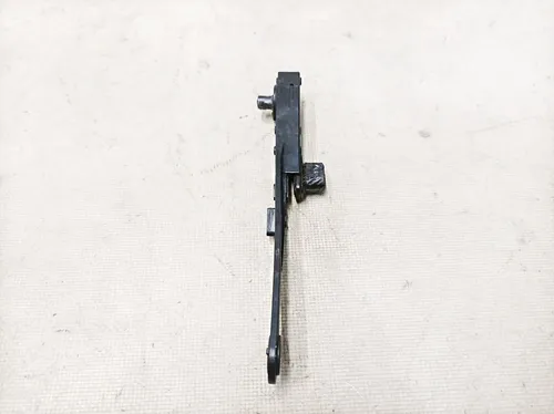 左后舱门导向支架有损坏 REV01 Tesla model S 6008676-00-H