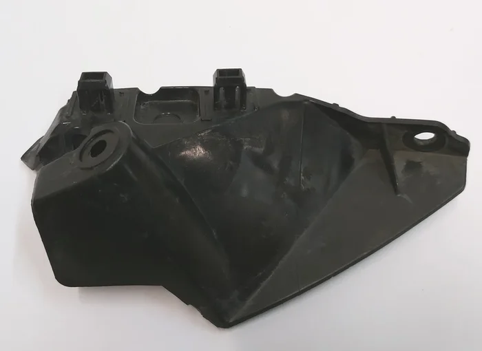 右前翼导板（外壳）有损坏 Tesla model S、model S REST 1095496-00-A