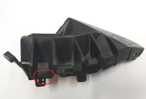 右前翼导板（外壳）有损坏 Tesla model S、model S REST 1095496-00-A