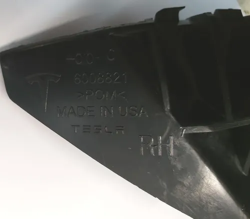 右前翼导板（外壳）有损坏 Tesla model S、model S REST 1095496-00-A