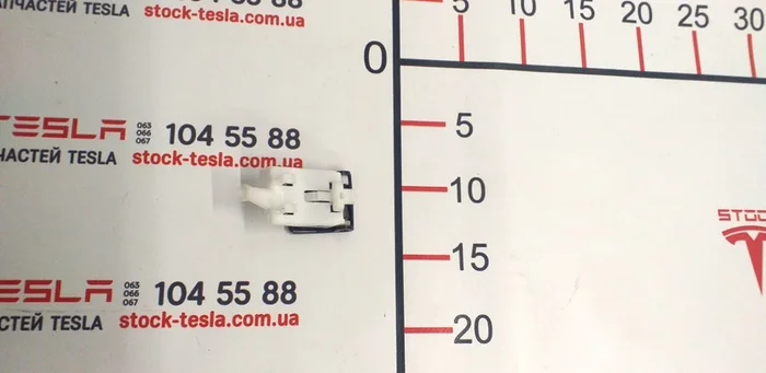 引擎盖释放手柄组件 Tesla Model S 6009132-00-A