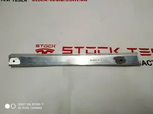 10 Upevnění (tyč) pro těsnění vzpěry B, přední pravý Tesla model S, REST 6009570-00-C