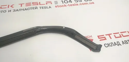 5 Ущільнювач фільонки дверей ліва сторона Tesla model S, model S REST 6009587-00-D