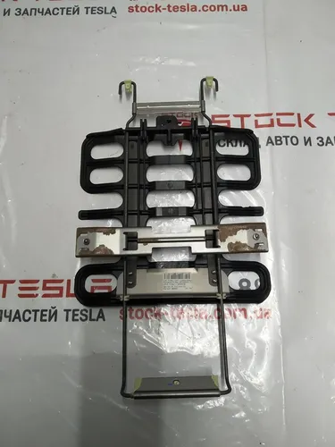 1 Упор поперековий сидіння водійського/пасажирського Tesla model S 1013112-03-B