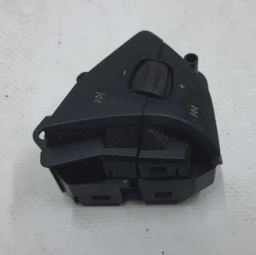 1 FL326905315 Przycisk przełącznika (na kierownicy) lewy Tesla model S 1013242-00-B