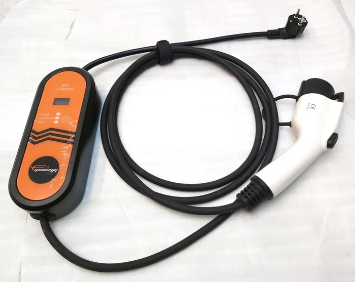 Universal mobiloplader TYPE1 8A-16A 110V-240V 3,5 kW 3,5 m Tesla alle modeller UMC GW AE